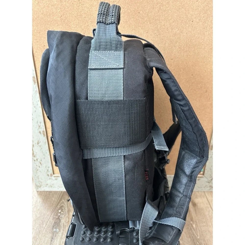 Tamrac Adventure 74 Camera Backpack Model 5374 Black/Gray Excellent Cond